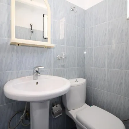 Vila Zira فندق