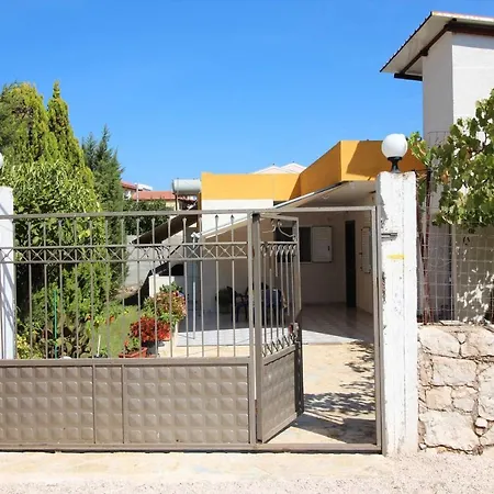 Ξενοδοχείο Vila Zira Εξαμίλιο