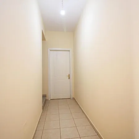 Vila Zira * Εξαμίλιο